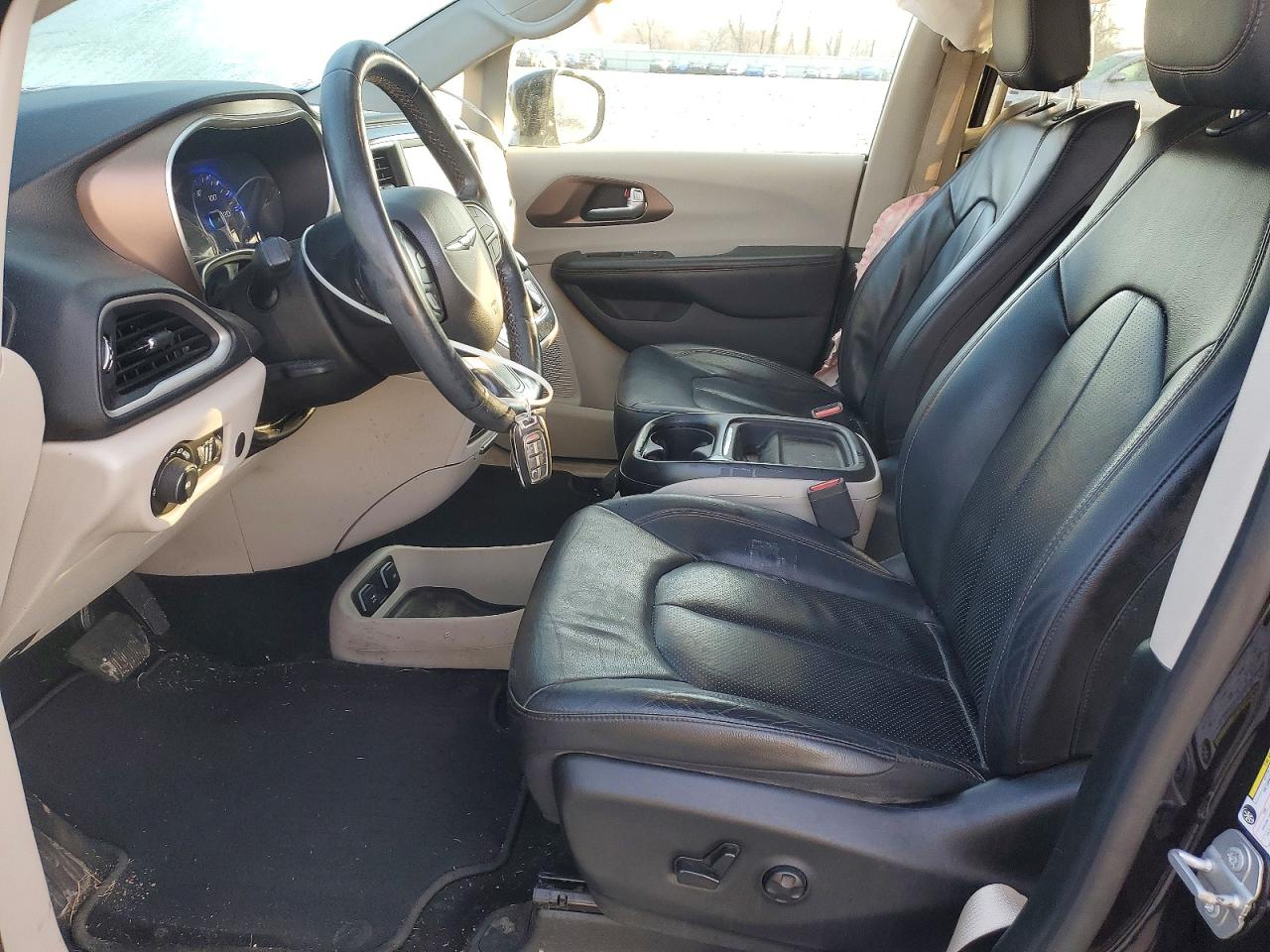 2019 CHRYSLER PACIFICA TOURING L photo 7