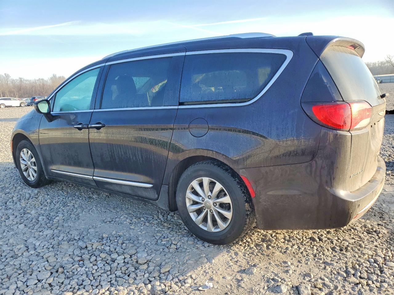 2019 CHRYSLER PACIFICA TOURING L photo 2