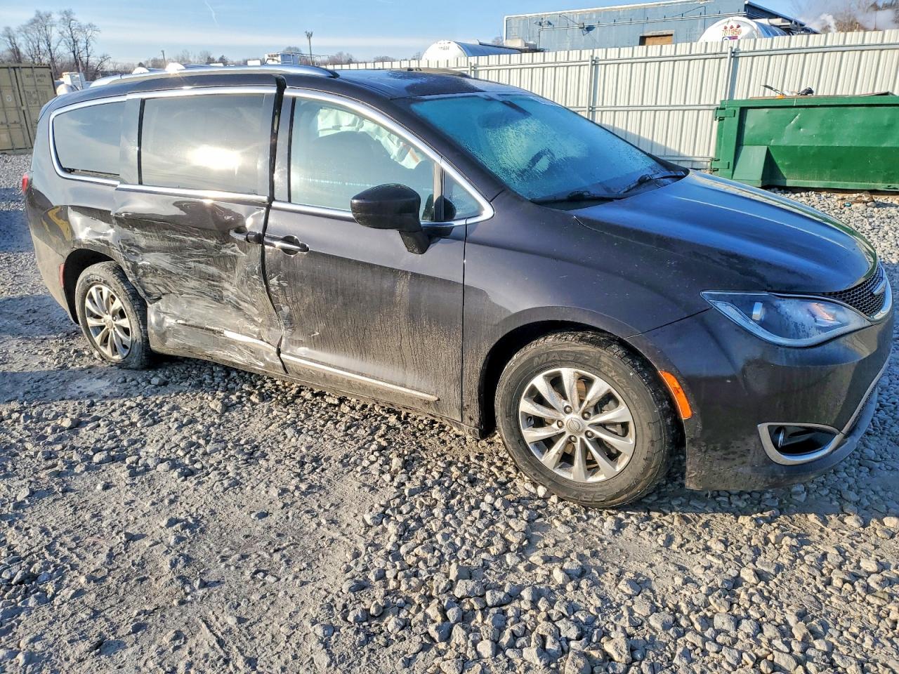 2019 CHRYSLER PACIFICA TOURING L photo 4