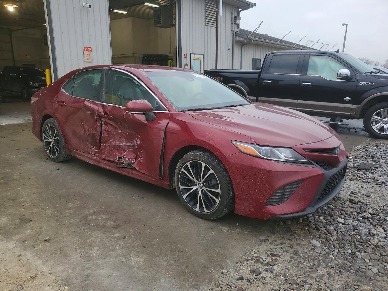 2018 TOYOTA CAMRY L photo 4