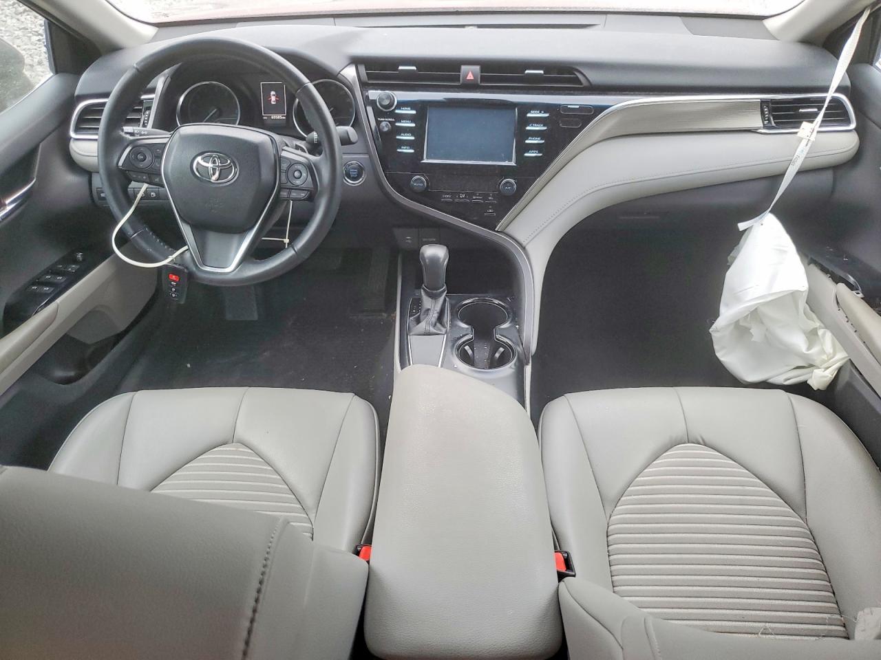 2018 TOYOTA CAMRY L photo 8