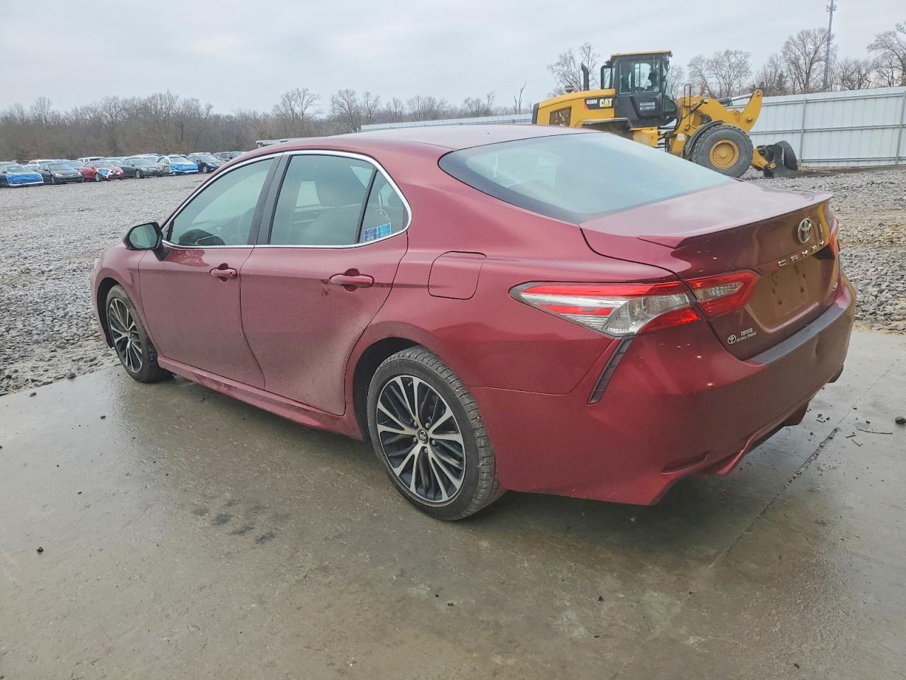 2018 TOYOTA CAMRY L photo 2