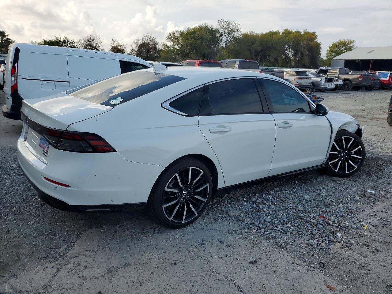 2025 HONDA ACCORD TOURING HYBRID photo 3