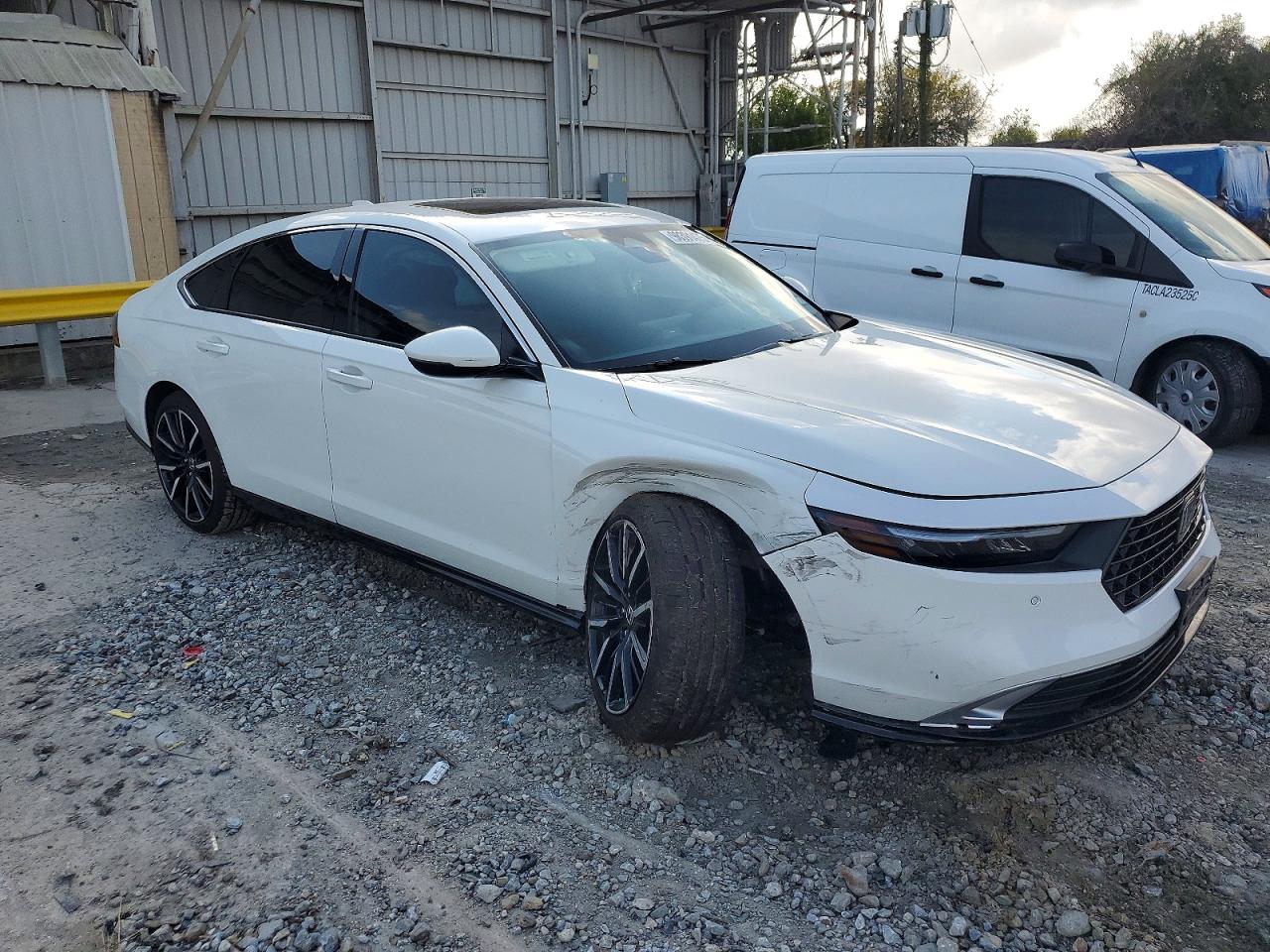 2025 HONDA ACCORD TOURING HYBRID photo 4