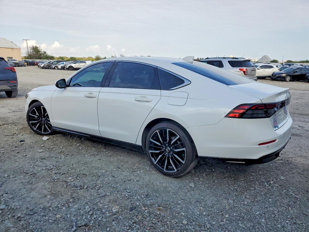 2025 HONDA ACCORD TOURING HYBRID photo 2