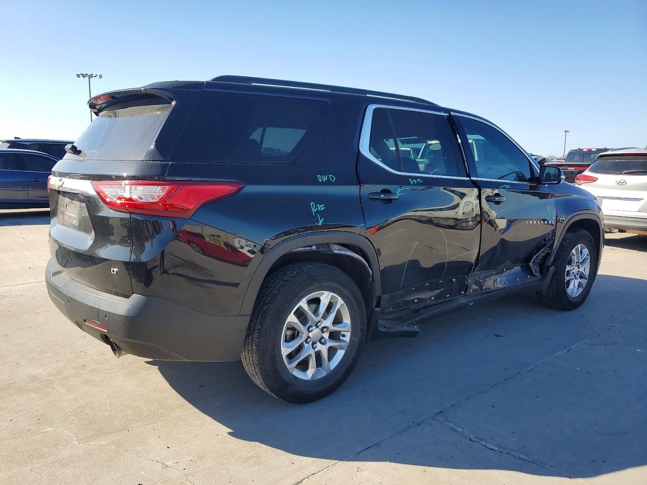 2019 CHEVROLET TRAVERSE LT photo 3