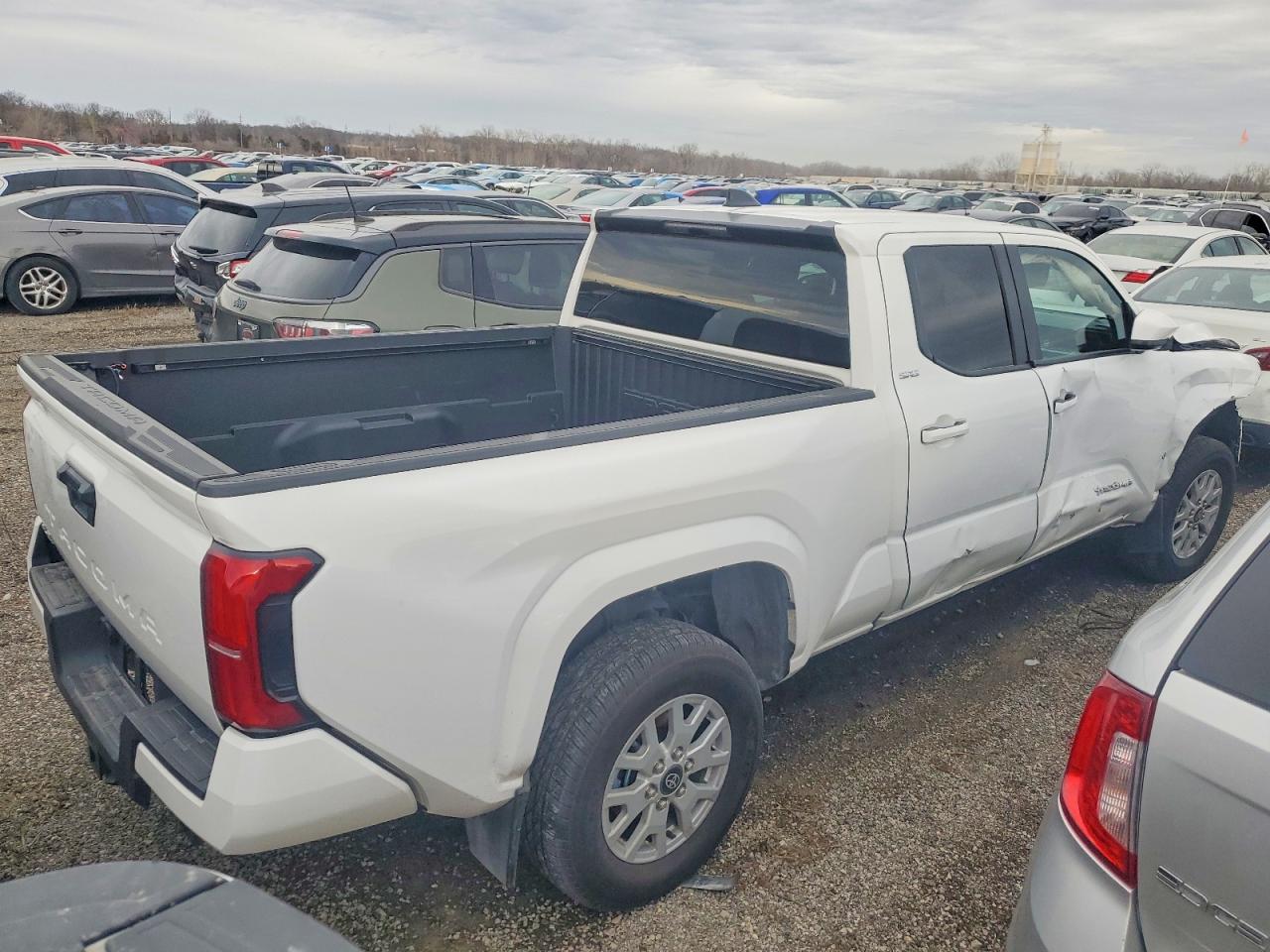 2024 TOYOTA TACOMA DOUBLE CAB photo 3