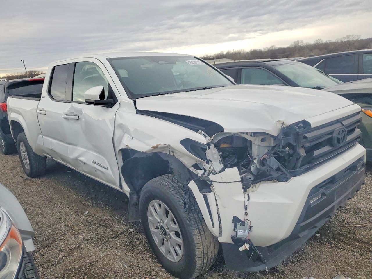 2024 TOYOTA TACOMA DOUBLE CAB photo 4