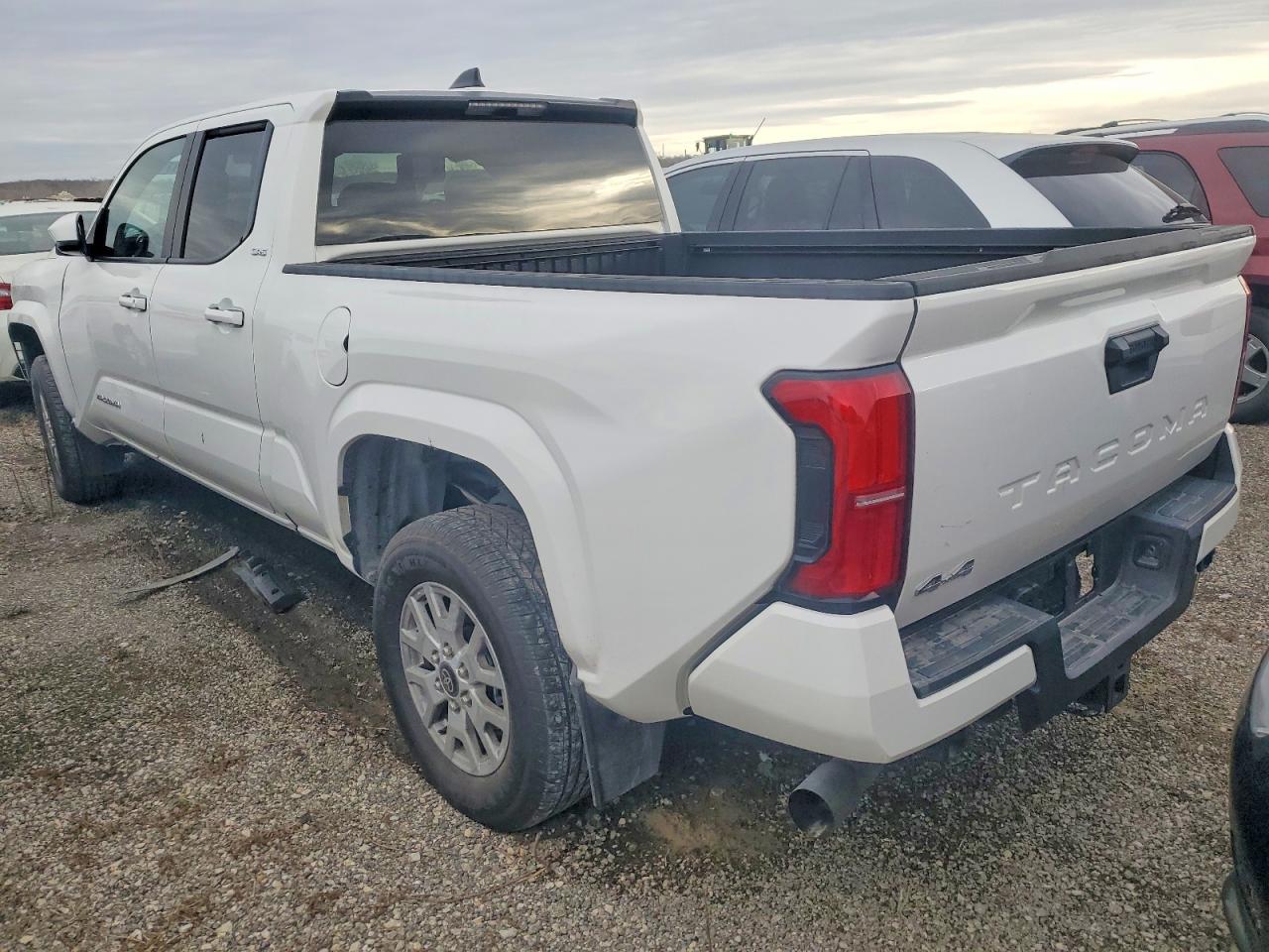 2024 TOYOTA TACOMA DOUBLE CAB photo 2