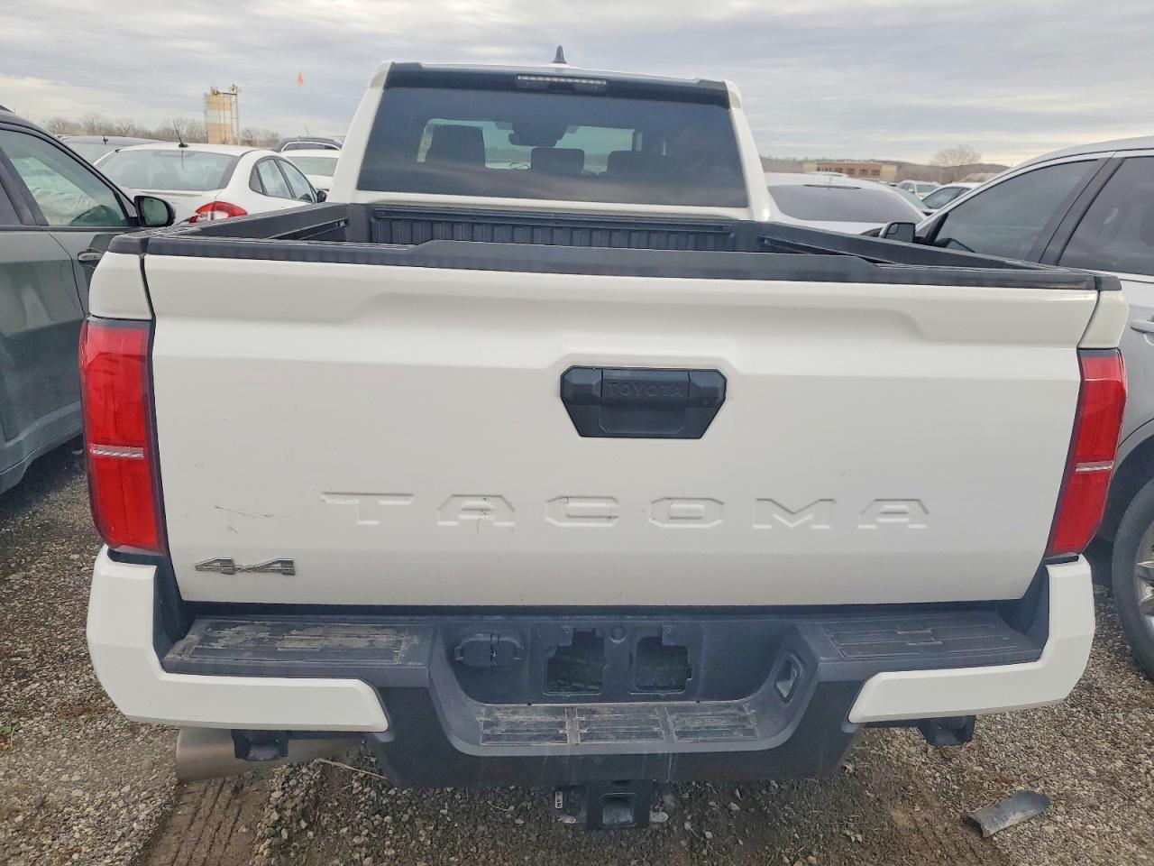 2024 TOYOTA TACOMA DOUBLE CAB photo 6