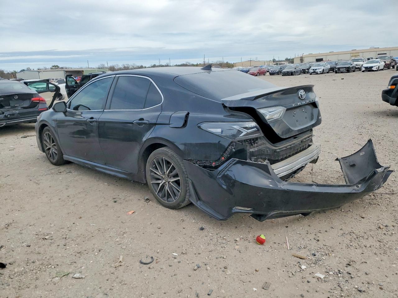 2023 TOYOTA CAMRY SE photo 2