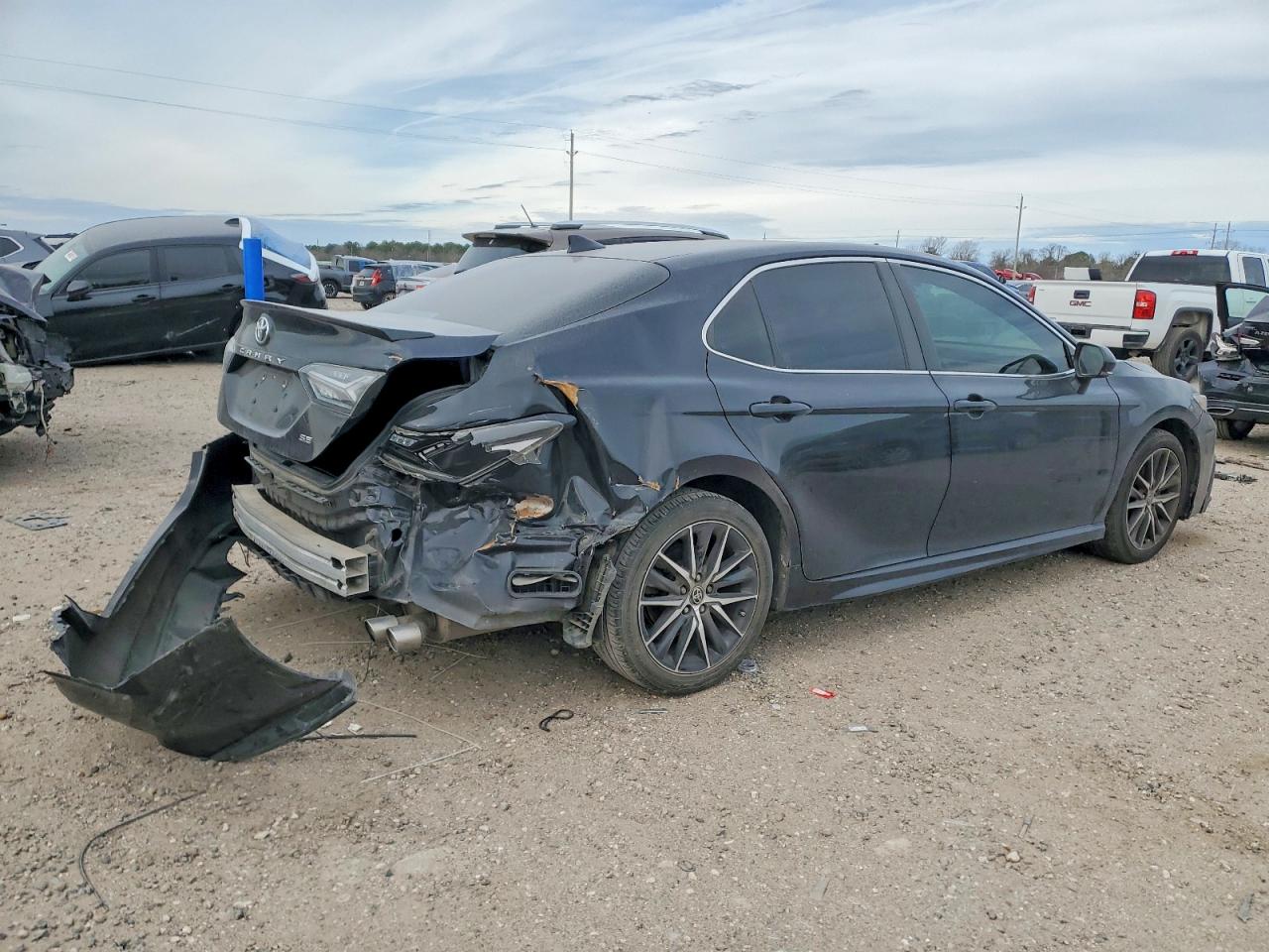 2023 TOYOTA CAMRY SE photo 3