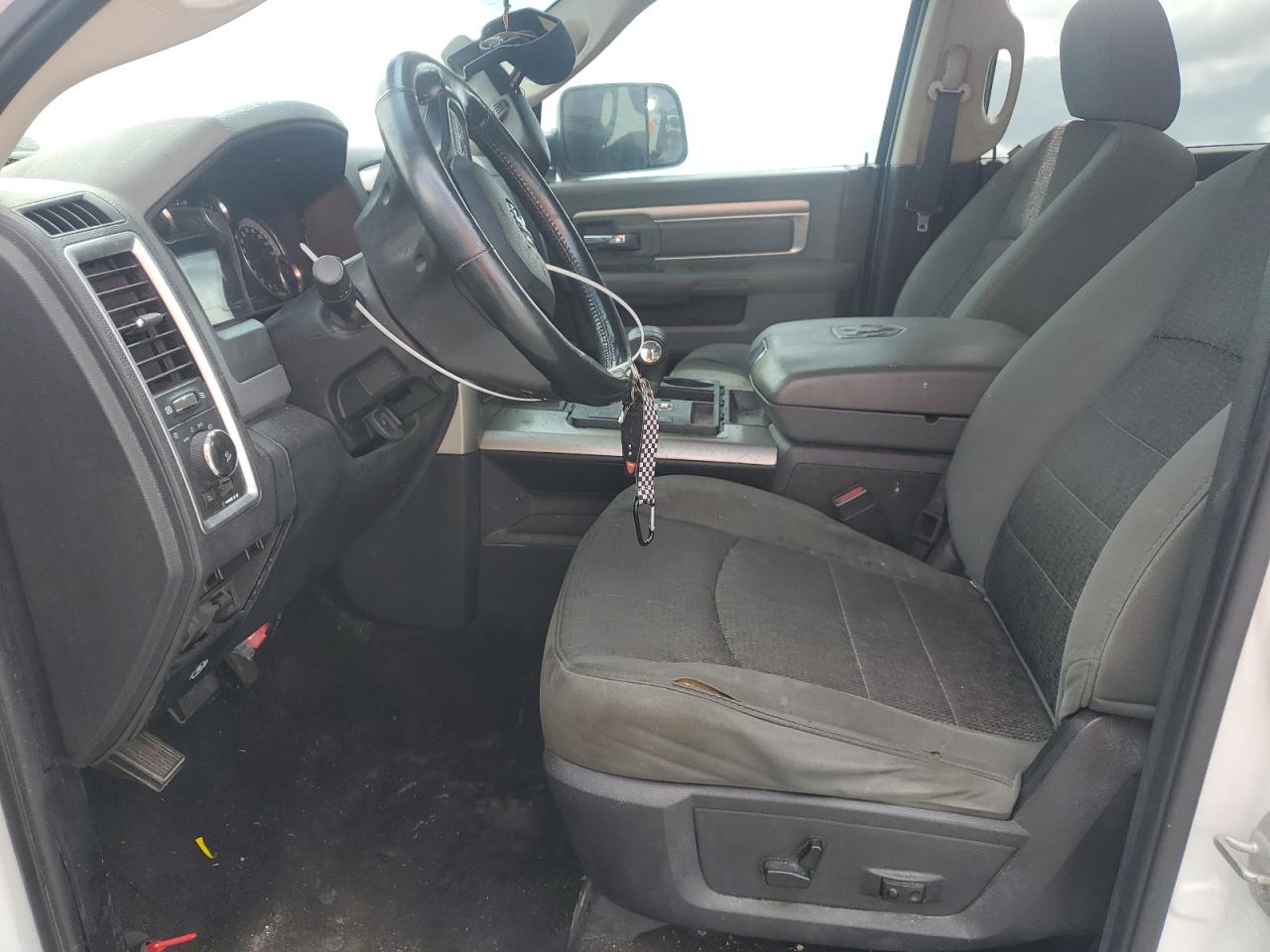2013 RAM 1500 SLT photo 7
