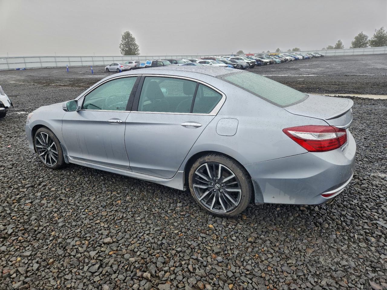2017 HONDA ACCORD TOURING photo 2