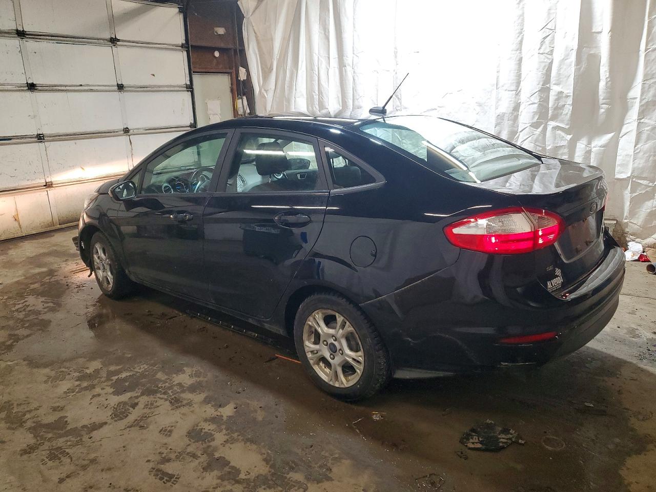 2016 FORD FIESTA SE photo 2