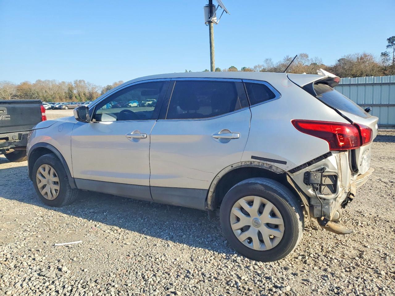 2019 NISSAN ROGUE SPORT S photo 2