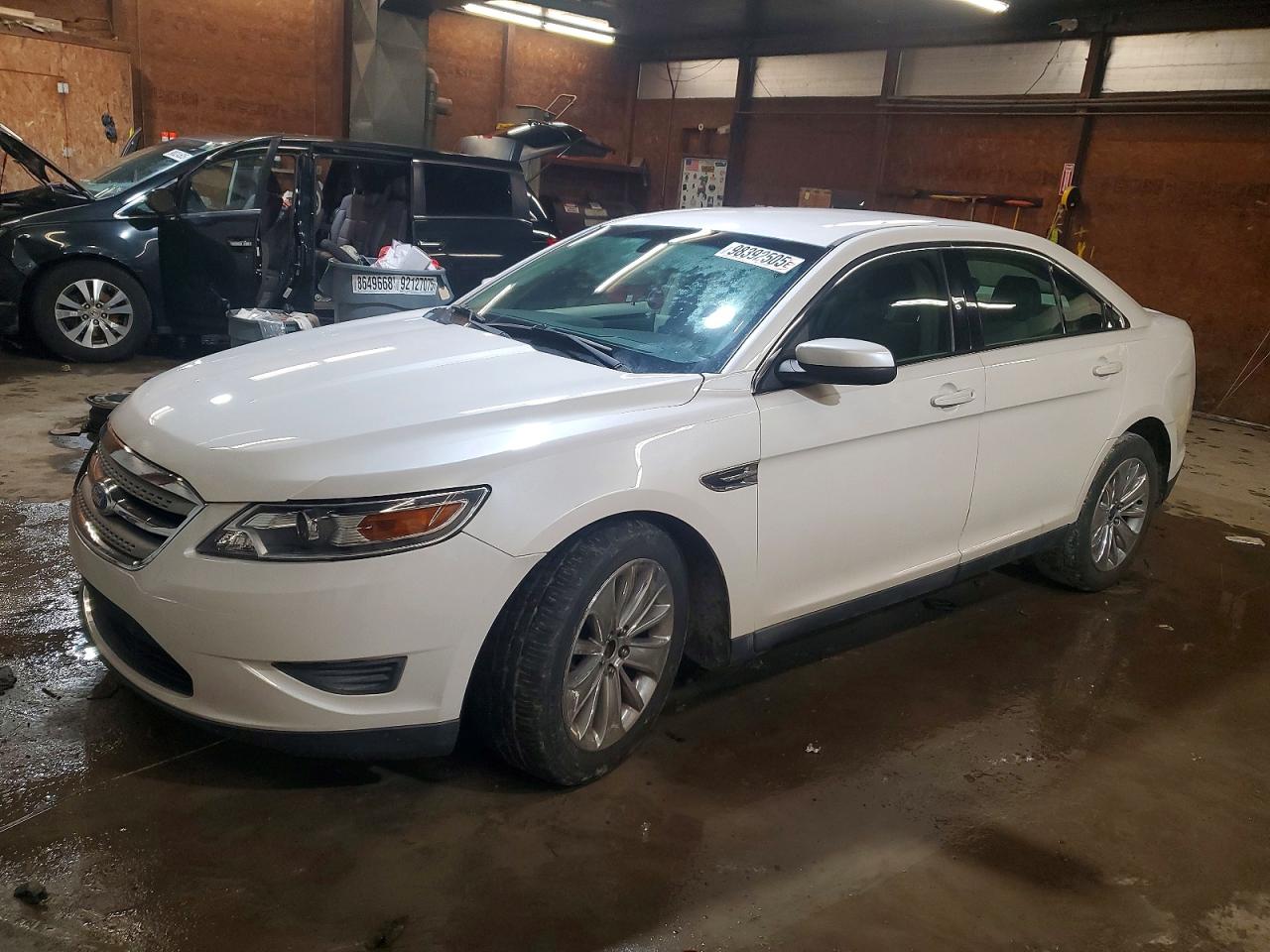 2011 FORD TAURUS