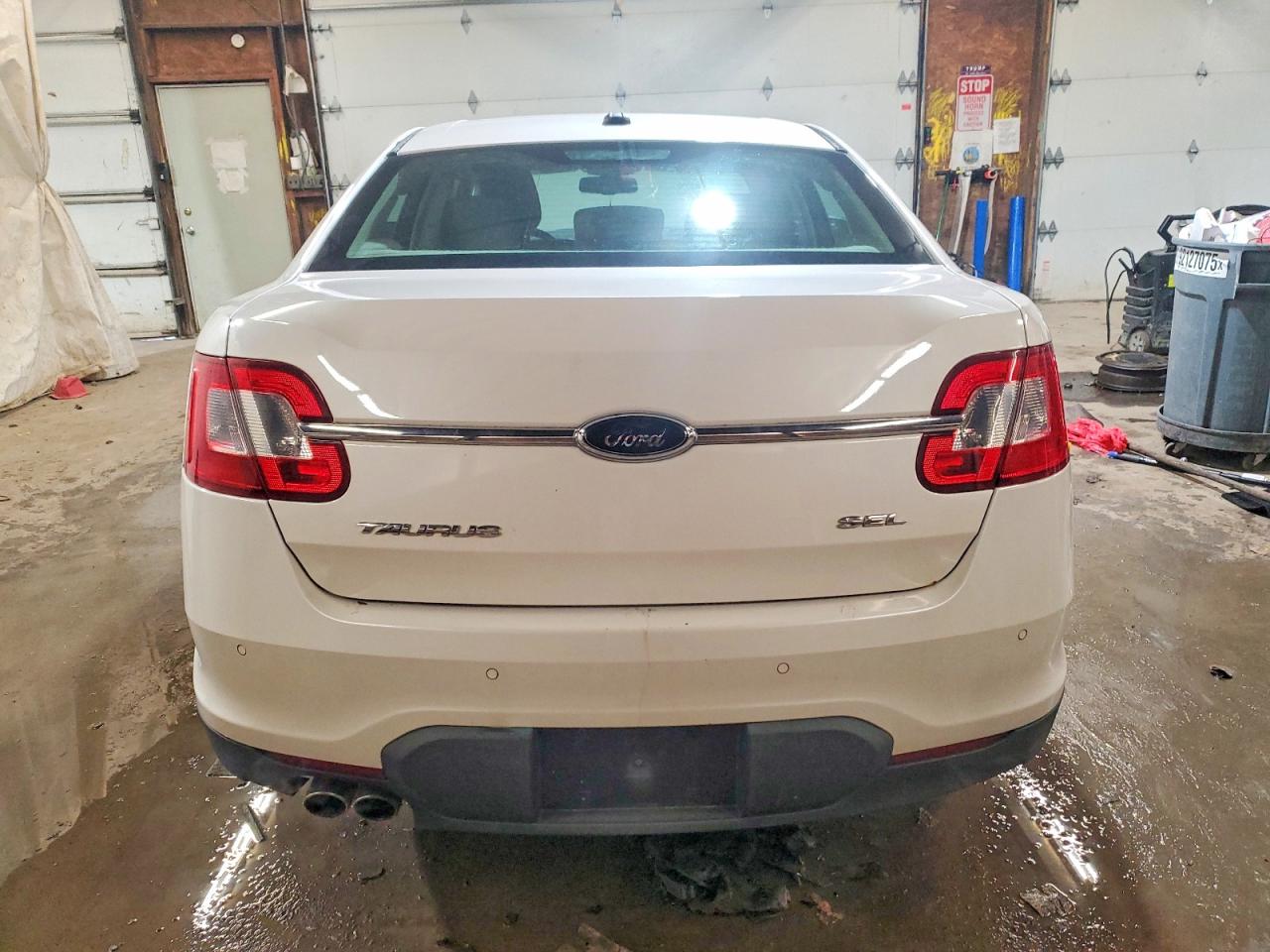 2011 FORD TAURUS SEL photo 21