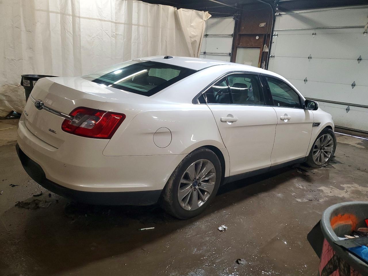 2011 FORD TAURUS SEL photo 9