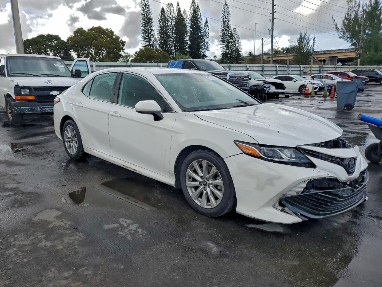 2020 TOYOTA CAMRY LE photo 4