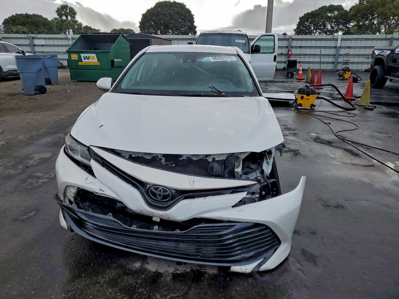 2020 TOYOTA CAMRY LE photo 5
