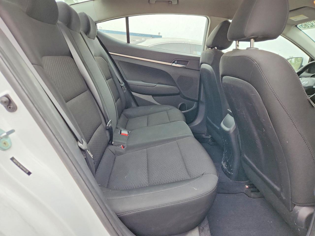 2019 HYUNDAI ELANTRA SE photo 10
