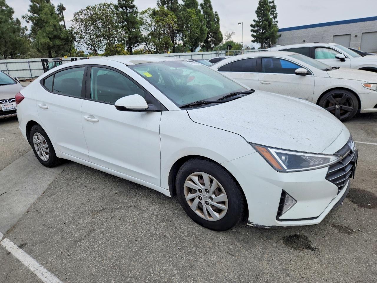 2019 HYUNDAI ELANTRA SE photo 4