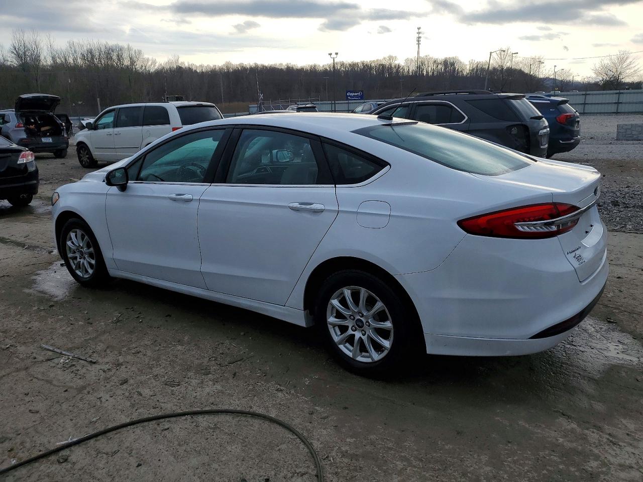 2017 FORD FUSION S photo 2