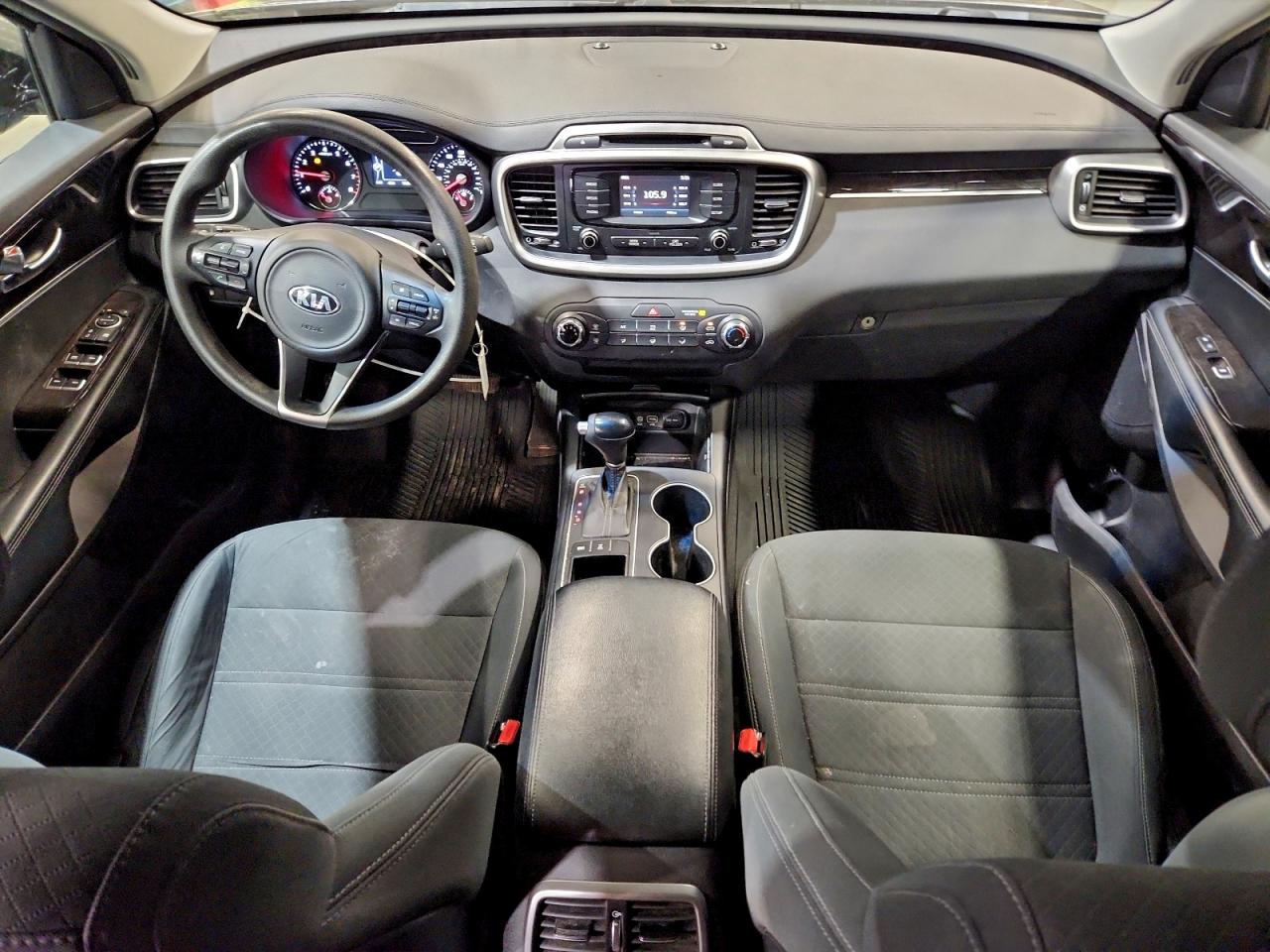 2017 KIA SORENTO LX photo 8