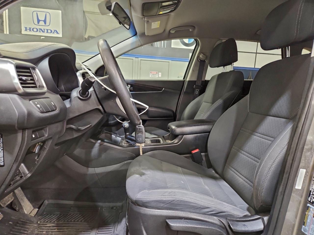 2017 KIA SORENTO LX photo 7