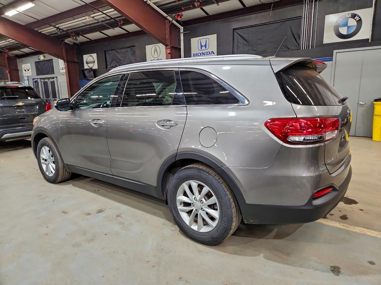 2017 KIA SORENTO LX photo 2
