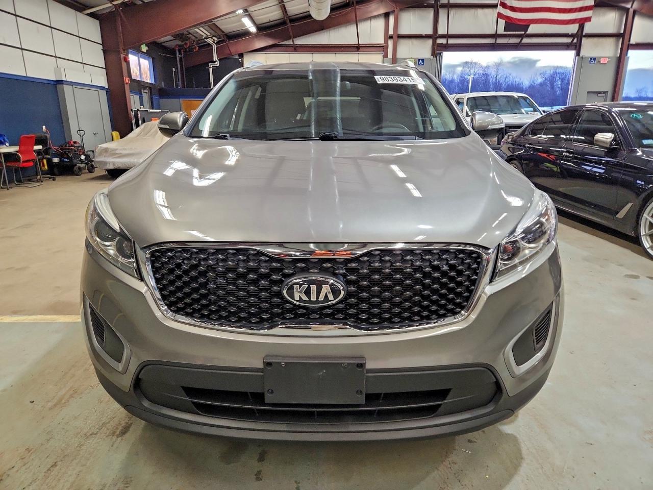 2017 KIA SORENTO LX photo 5