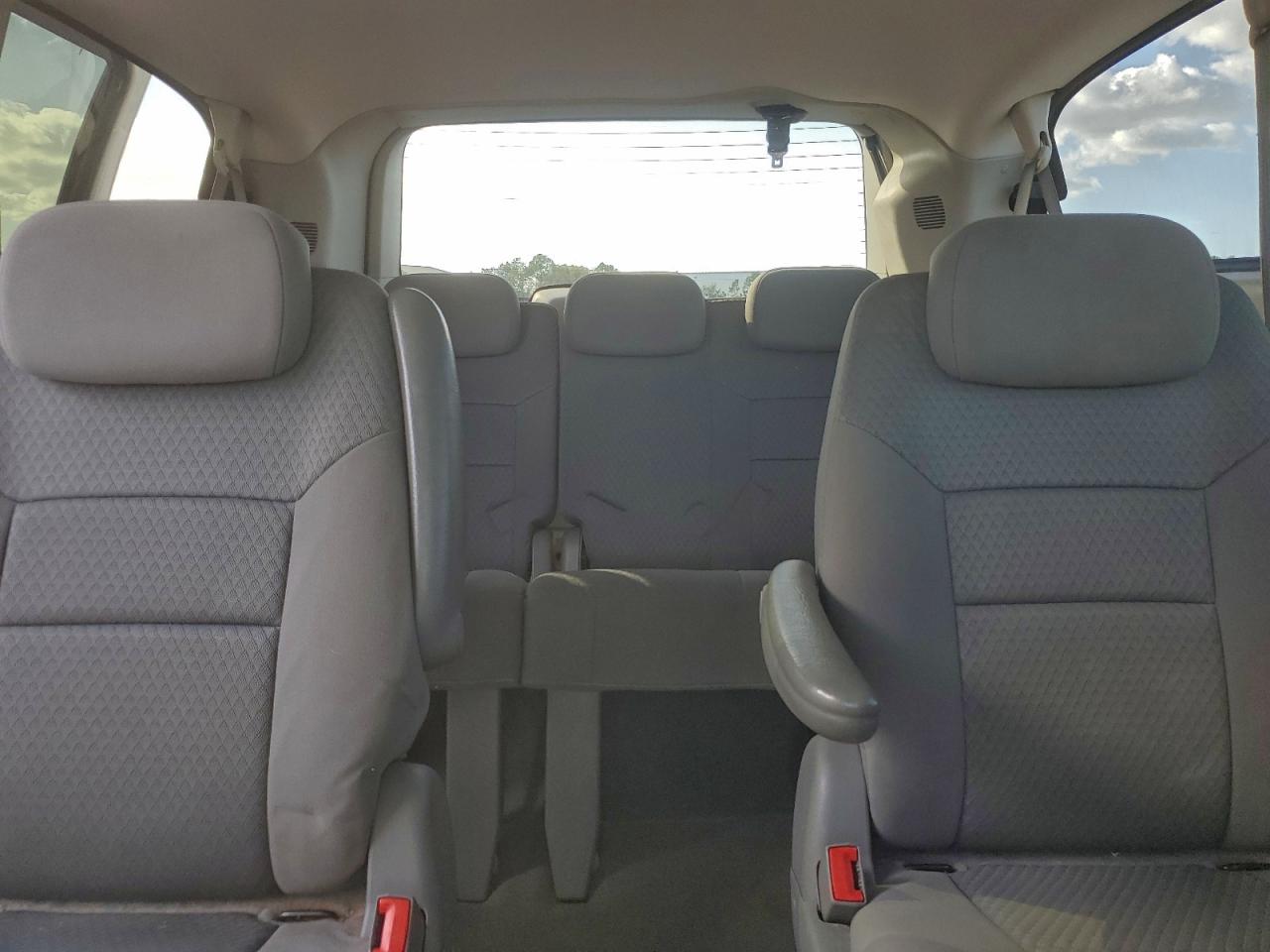 2010 CHRYSLER TOWN & COUNTRY TOURING photo 10
