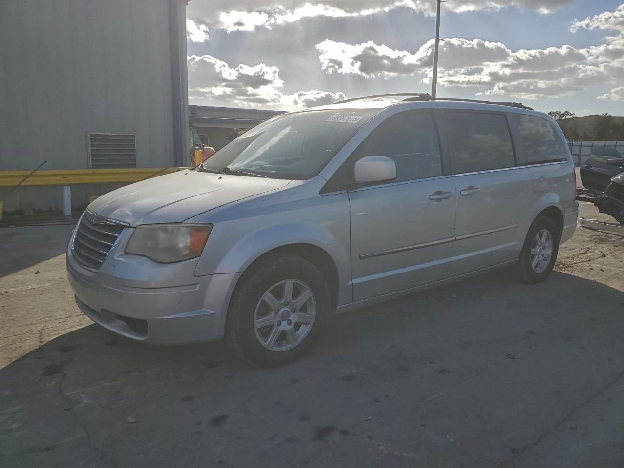 2010 CHRYSLER TOWN & COUNTRY