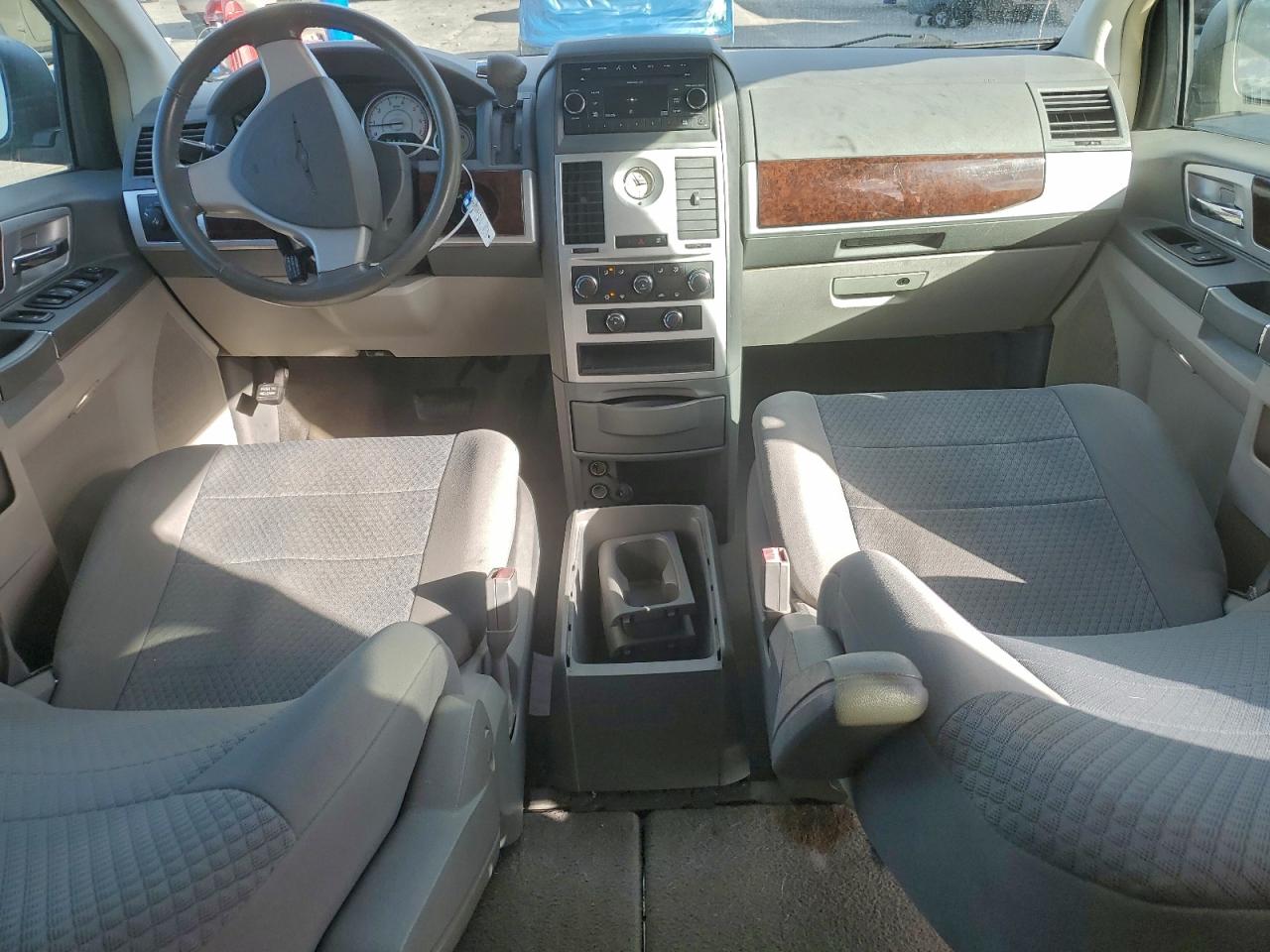 2010 CHRYSLER TOWN & COUNTRY TOURING photo 8