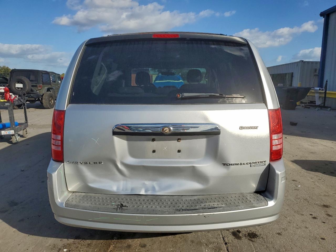 2010 CHRYSLER TOWN & COUNTRY TOURING photo 6