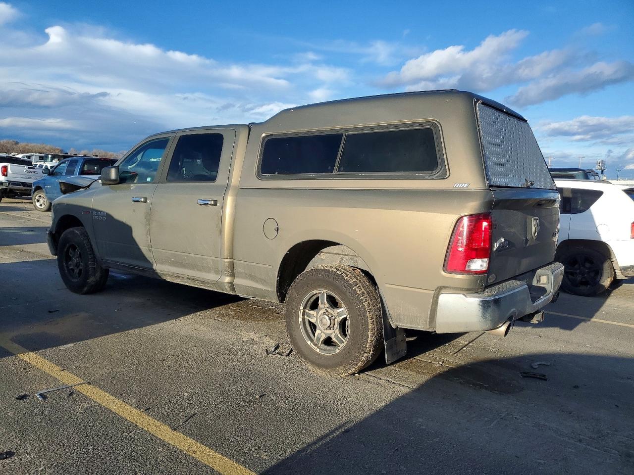2015 RAM 1500 SLT photo 2