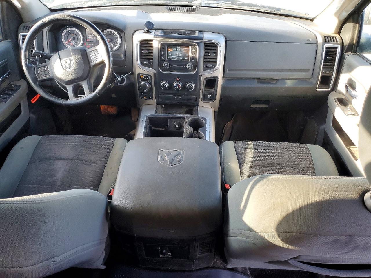 2015 RAM 1500 SLT photo 8