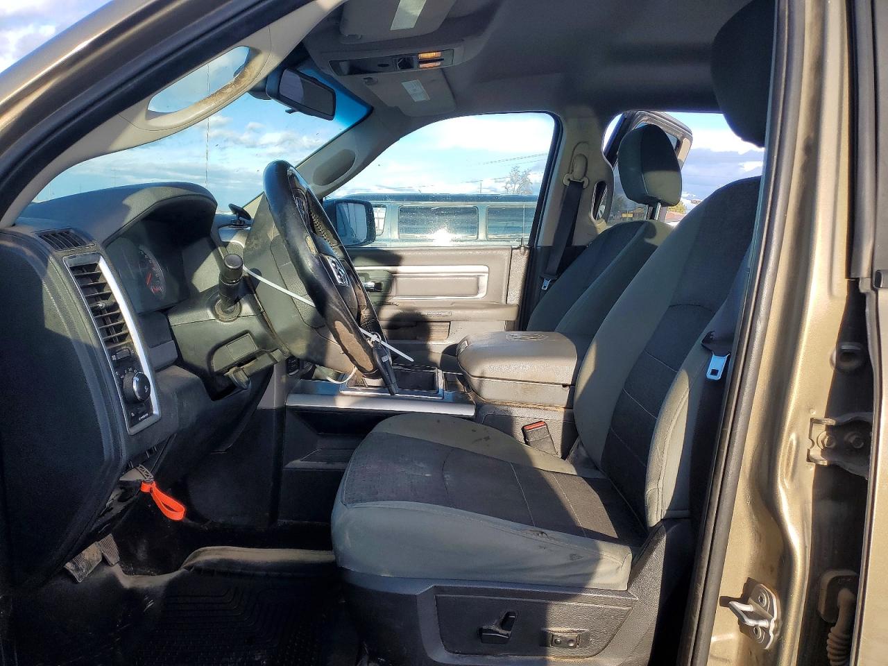 2015 RAM 1500 SLT photo 7