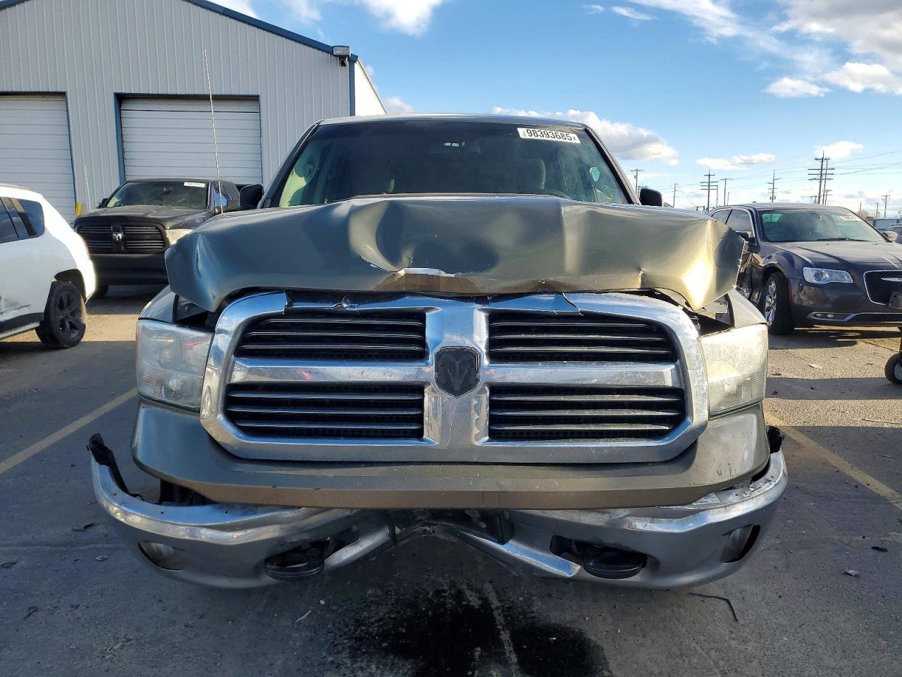 2015 RAM 1500 SLT photo 5