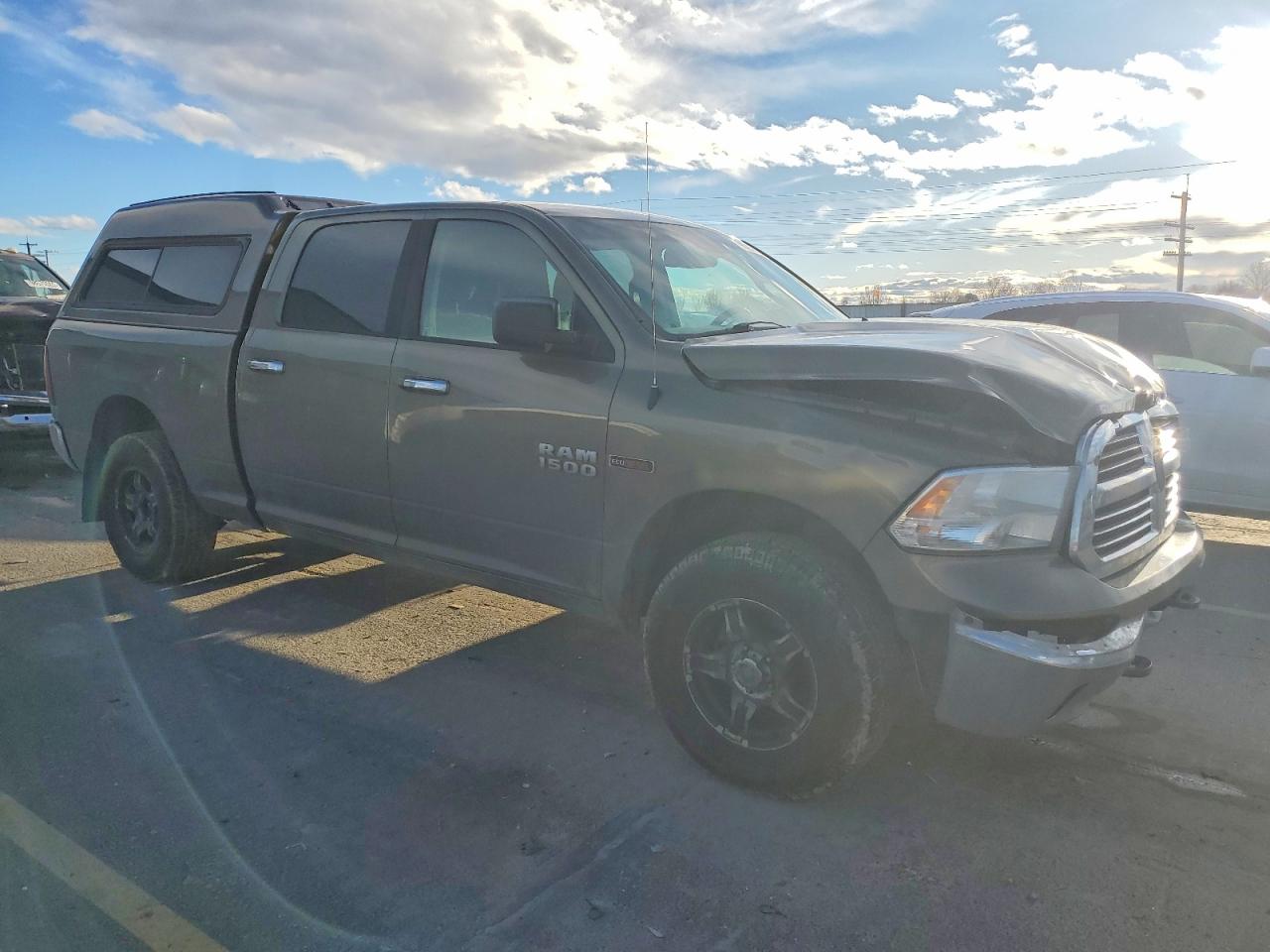 2015 RAM 1500 SLT photo 4