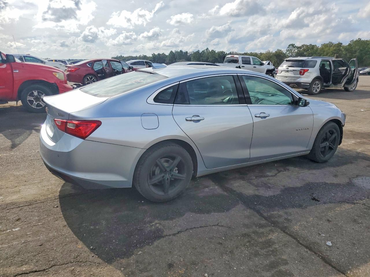 2017 CHEVROLET MALIBU PREMIER photo 3