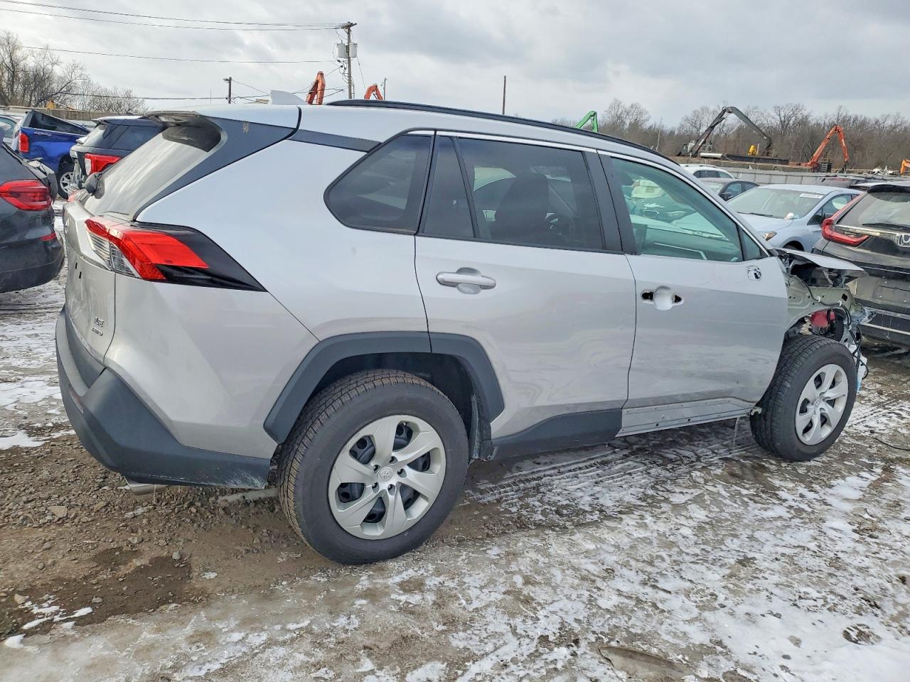 2021 TOYOTA RAV4 LE photo 3