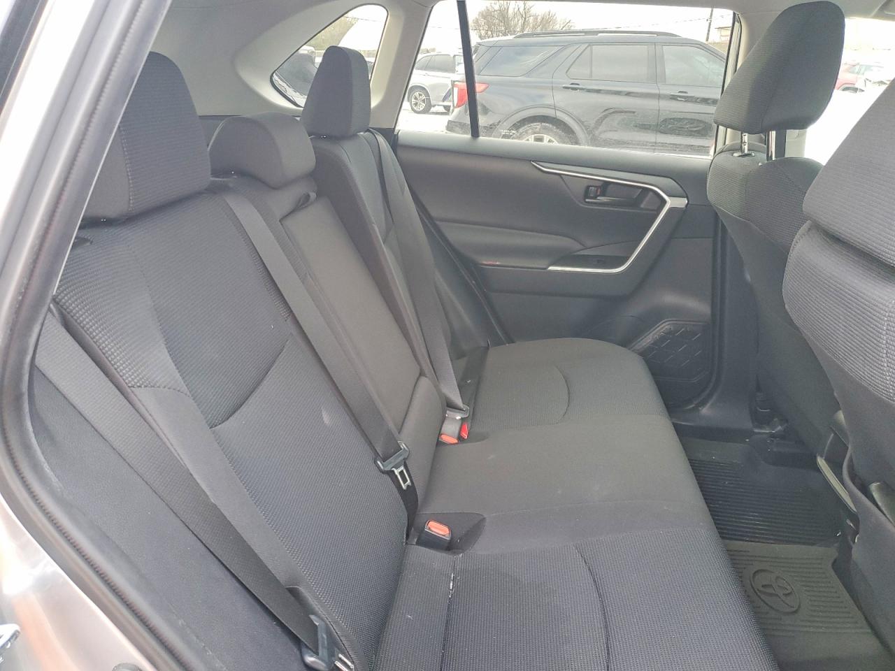 2021 TOYOTA RAV4 LE photo 11