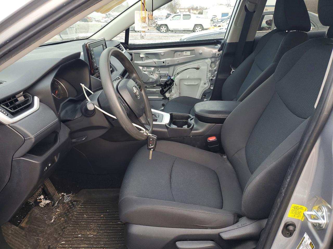 2021 TOYOTA RAV4 LE photo 7