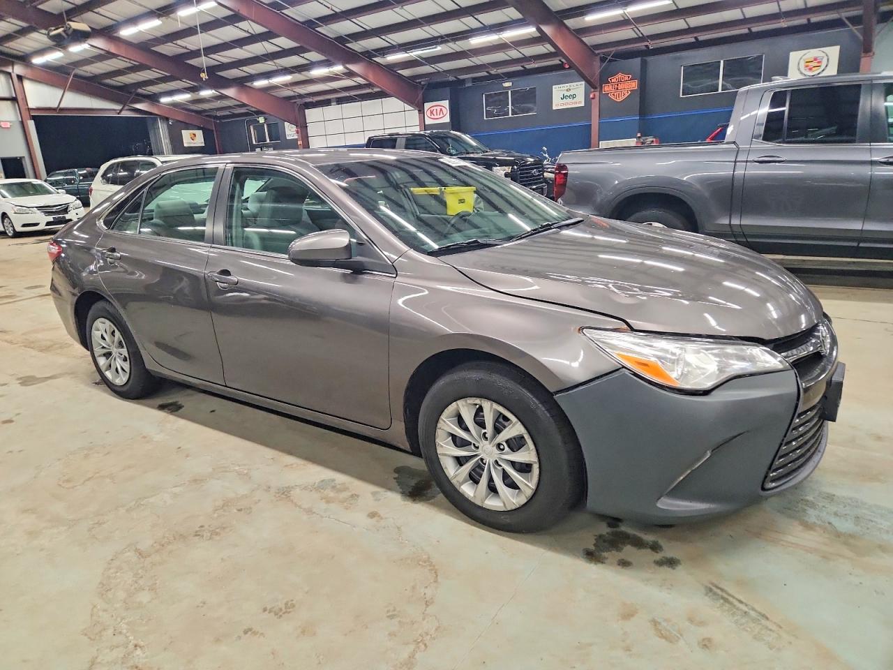 2017 TOYOTA CAMRY LE photo 4