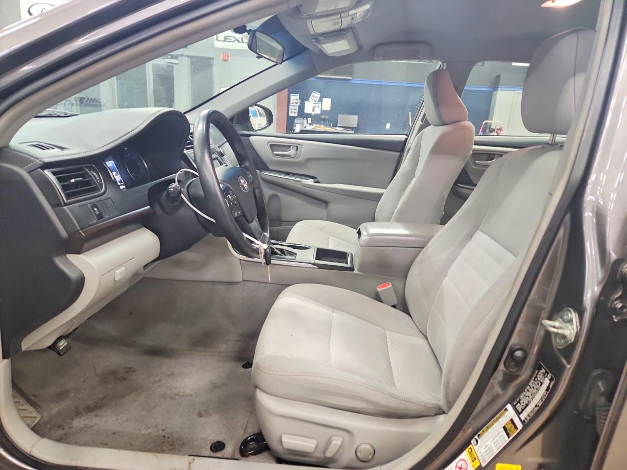 2017 TOYOTA CAMRY LE photo 7