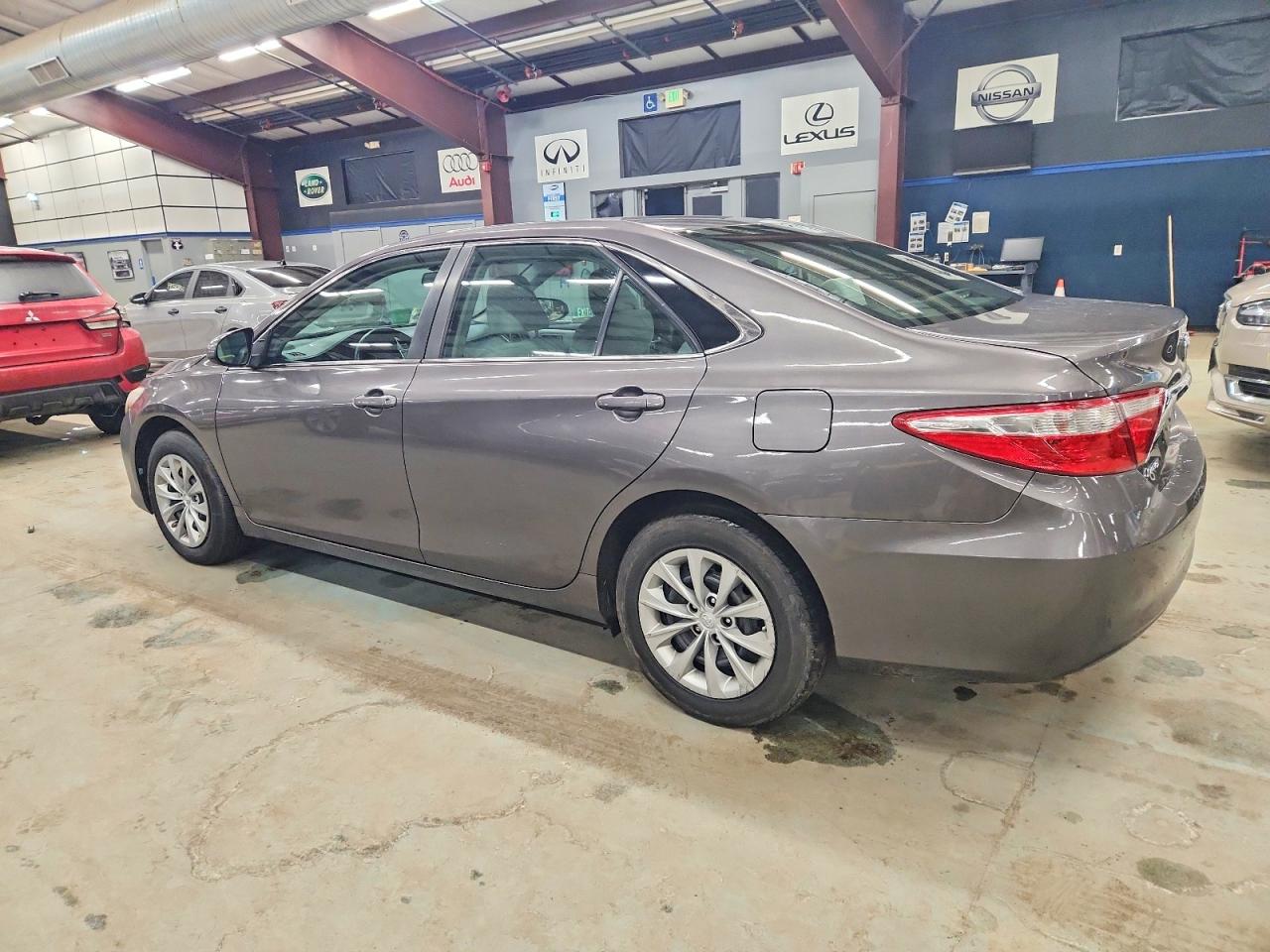 2017 TOYOTA CAMRY LE photo 2