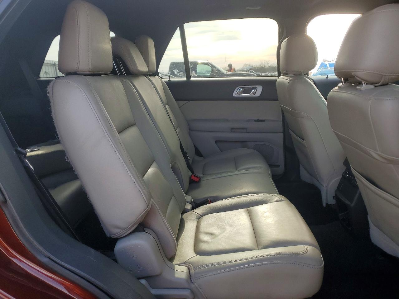 2015 FORD EXPLORER XLT photo 11
