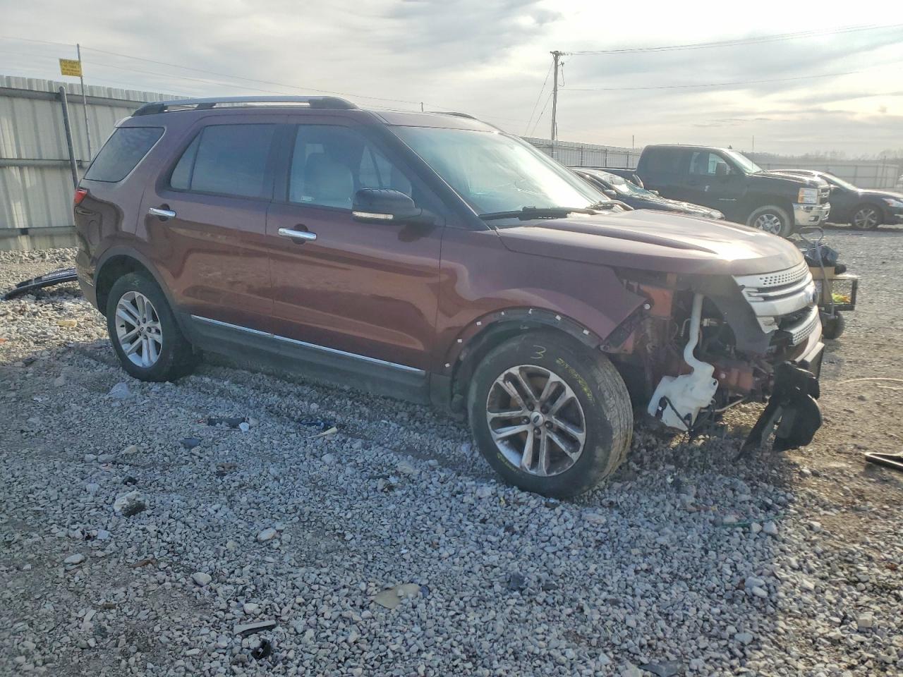 2015 FORD EXPLORER XLT photo 4